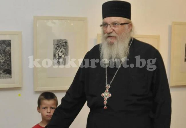 Отец Иван търси помощ от Бойко Борисов, хората вече не дават пари