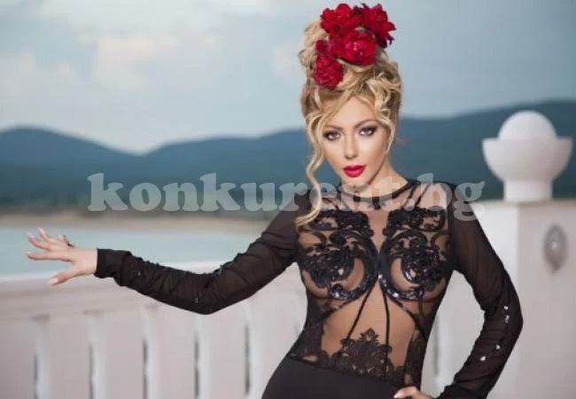 Фолкпевицата Алекса пред \