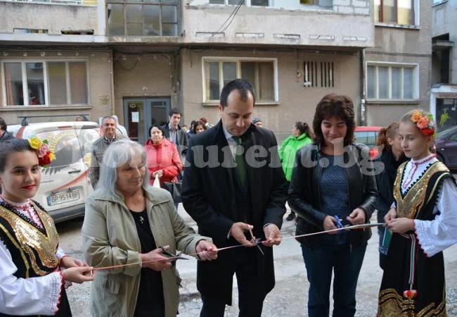 Готов е първият саниран блок във Враца
