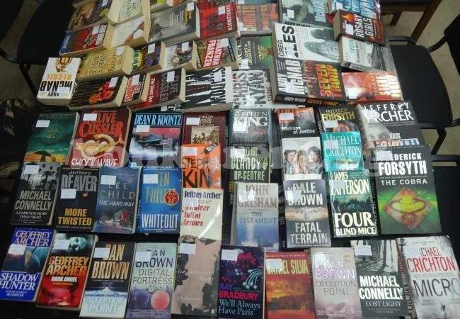 Англичанин дари книги на видинската библиотека