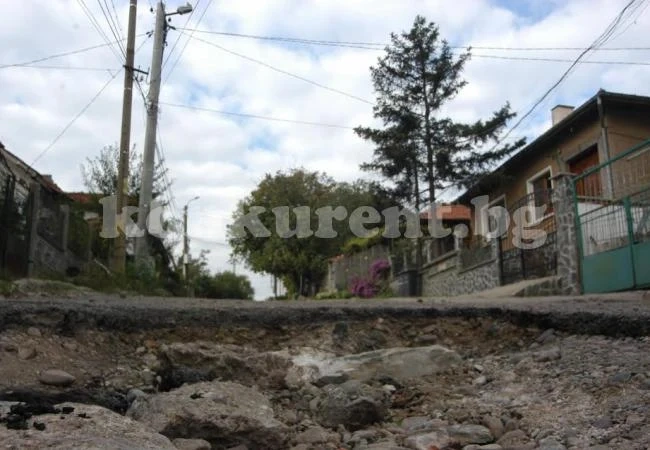 Пълнят дупките в Лом с 500 000 лв. държавна пара