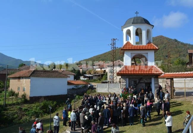 Обновиха камбанарията на храма в Смоляновци