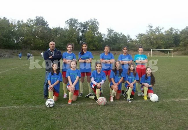 В Селановци се появи и женски футболен тим