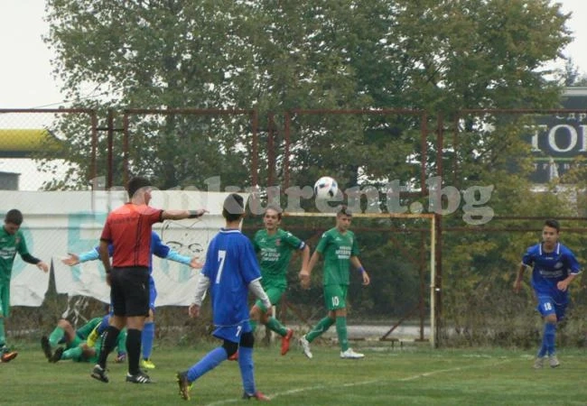 U15 на Ботев би комшии и се качи на върха