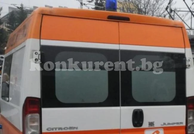 Повреден тир тръгна назад, прегази шофьора