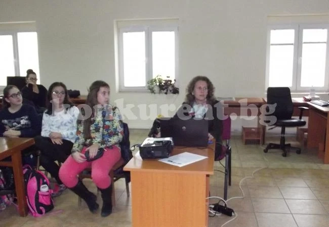 Интегрират ученици в читалищна библиотека