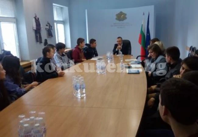 МОН обмисля повече мерки за подкрепа на даровити деца
