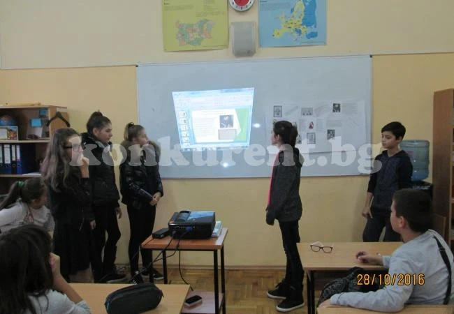 СУ „Христо Ботев“ отбеляза в аванс Деня на народните будители