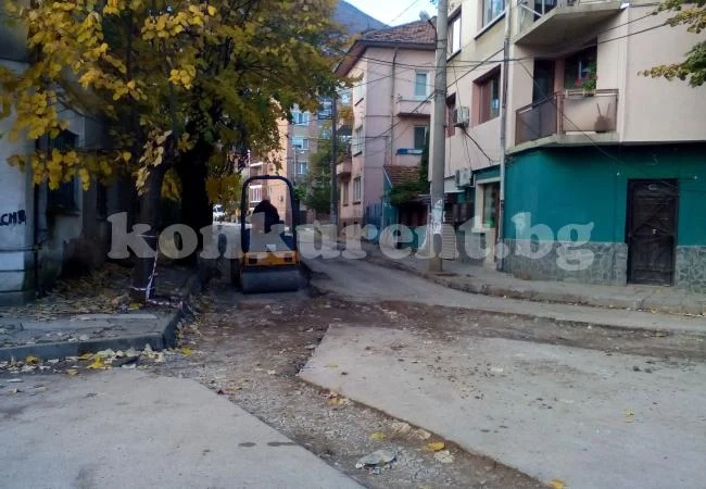 Асфалтират в центъра на Враца