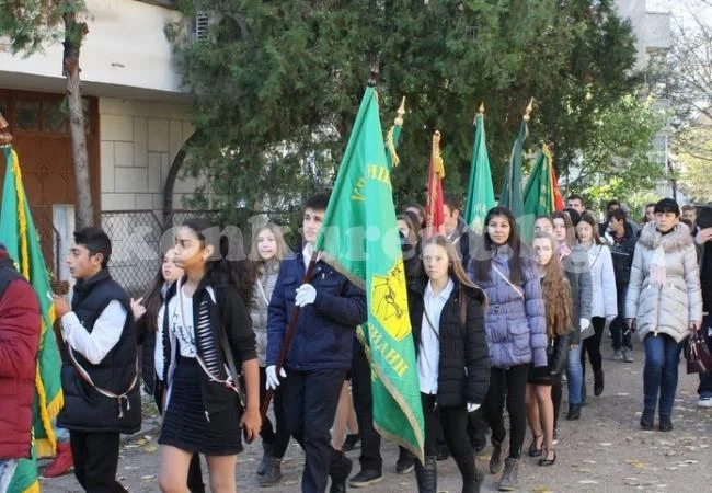 Празнично шествие потегли от централния площад „Бдинци” 