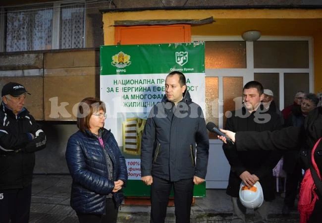 Каменов откри строителна площадка на следващия блок за саниране