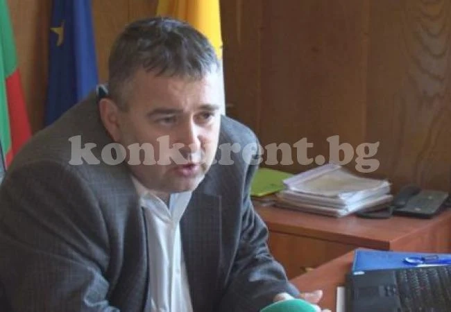 Общински кмет си оряза доброволно заплатата