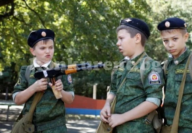 Училище учи на патриотизъм и военна дисциплина