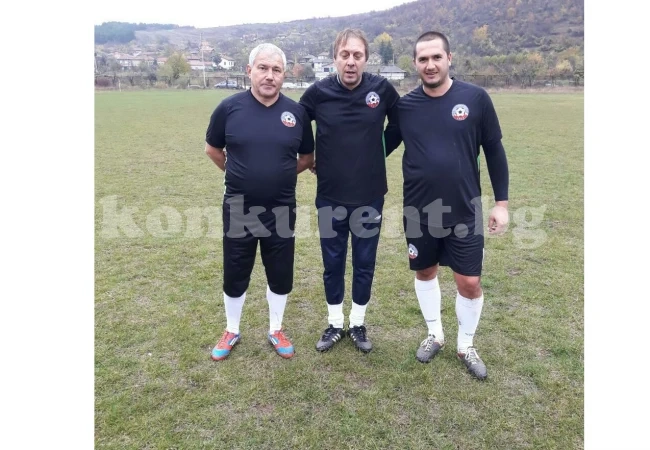 Звездно трио дебютира за \