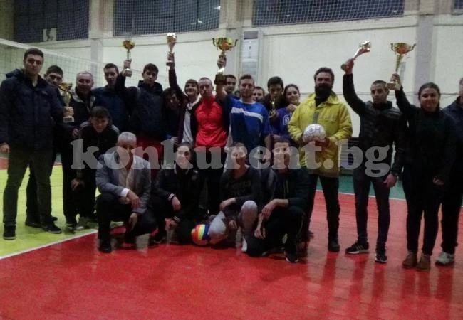 ВИДЕО: Кмет и депутат връчиха купите на най-добрите в игрите на \