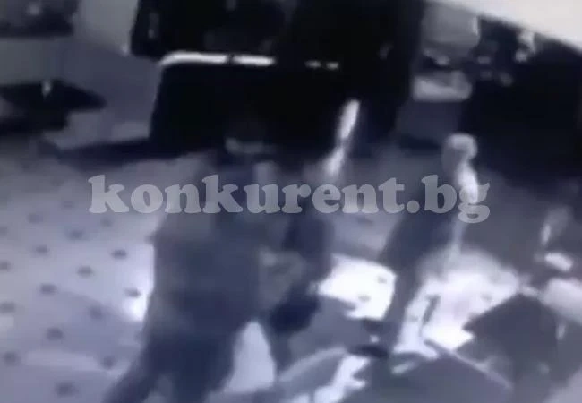 Полицаи откриха стрелба в стриптийз бар (ВИДЕО)