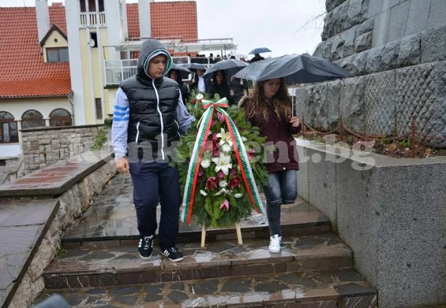 ВИДЕО: С тържествена церемония във Враца бе отбелязано Освобождението на града