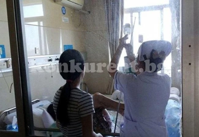 Тийнейджърка предлага в обява тялото си, за да може да спаси болната си майка (СНИМКИ)
