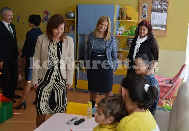 Министерство нищи социална работничка, обвинена в корупция