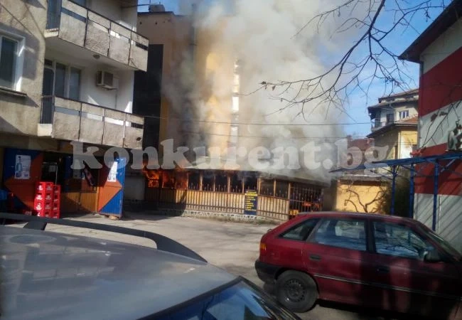 Пожар избухна във Враца