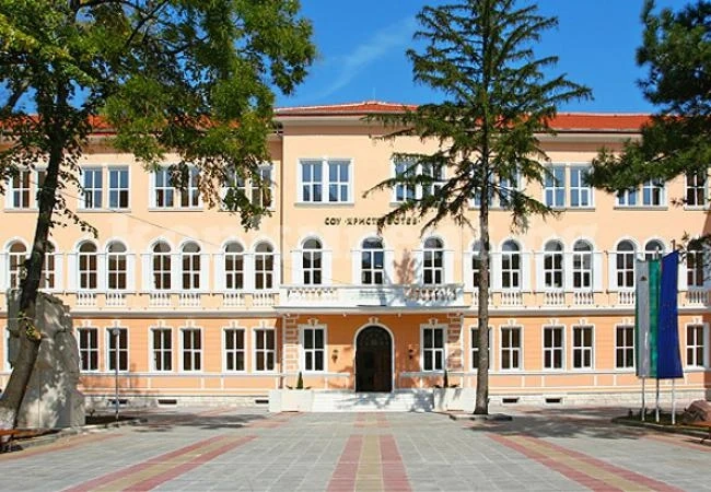 Професионални географи консултират ученици