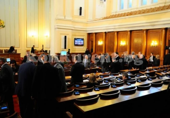 Бюджет 2017 мина на първо четене в парламента (СНИМКИ)