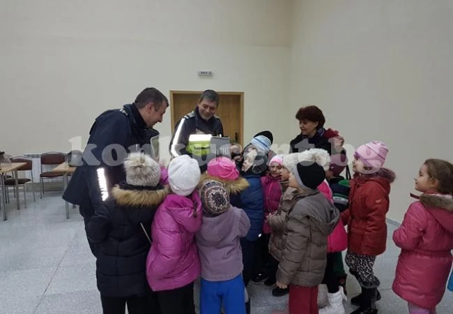 Униформените провеждат занимания и с малчугани от детските градини във Видин