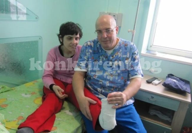 Невероятно! Ортопед доплаща от джоба си за лечението на пациенти