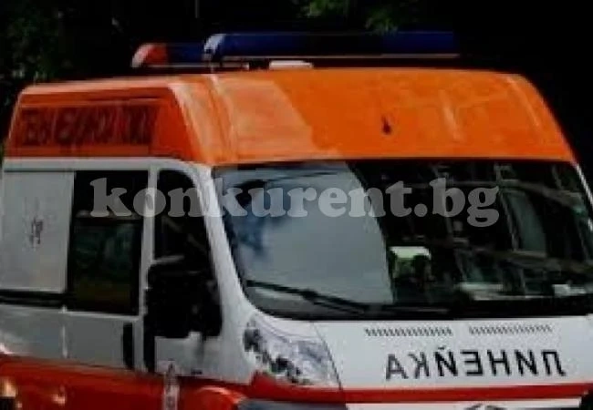 Потрес: Шофьор на линейка обра внезапно починал мъж