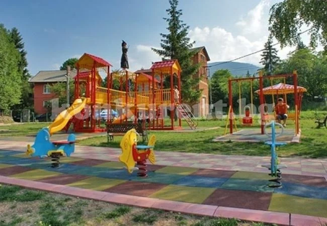 Строят две площадки в две села край Чипровци