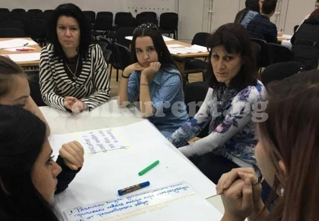 Политици седнаха на една маса с младежи в Козлодуй