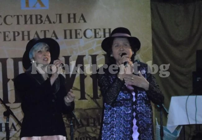 Над 100 „цепелини“ се пуснаха във фестивал на шлагерна песен