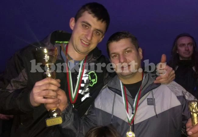 Киндера дебютира на писта \