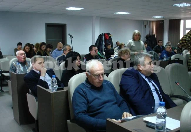 Бежанците нажежиха страстите на съветници