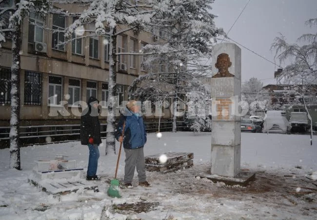 Вдигнаха паметник на първия кмет на Фердинанд