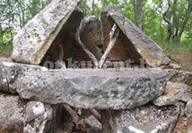 В дебрите: Злокобен град на мъртвите с отворени гробове се крие в Странджа!