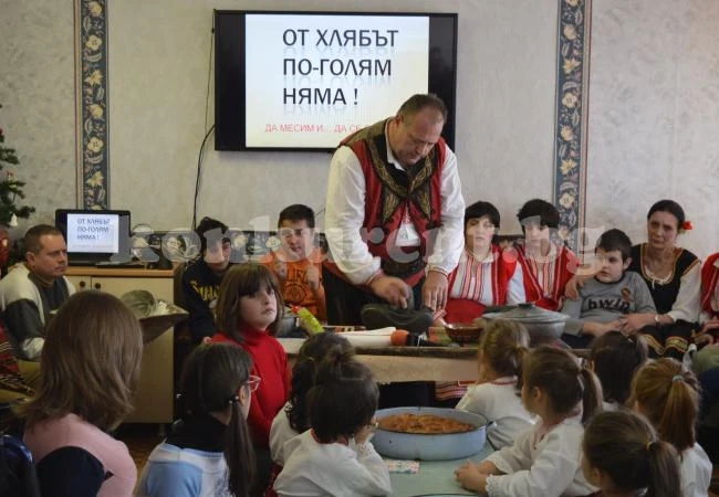 ВИДЕО: Разказаха на деца приказката за хляба /СНИМКИ/