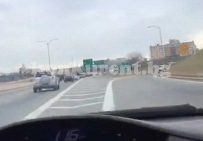 Млад мъж катастрофира ужасяващо, докато предаваше на живо във \