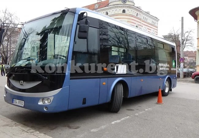 Електробус извозва врачани до централния площад за празниците