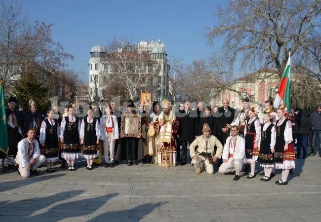 Почетоха Никулден със Света литургия