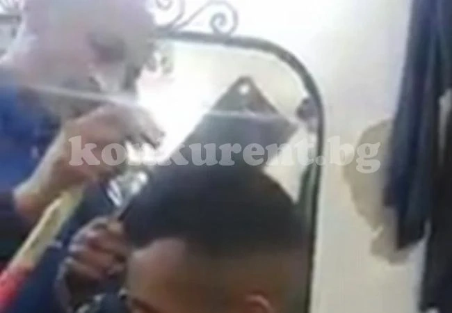 Стряскащо: Бръснар стриже клиент с чук и сатър (ВИДЕО)
