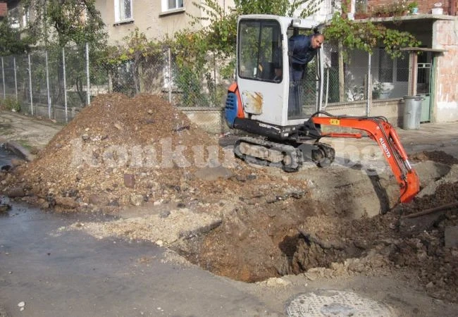 Прокарват незаконни водопроводи, ВиК е безсилно
