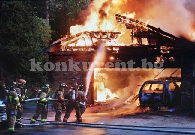Пожарникари пребиха своя колежка, вижте защо