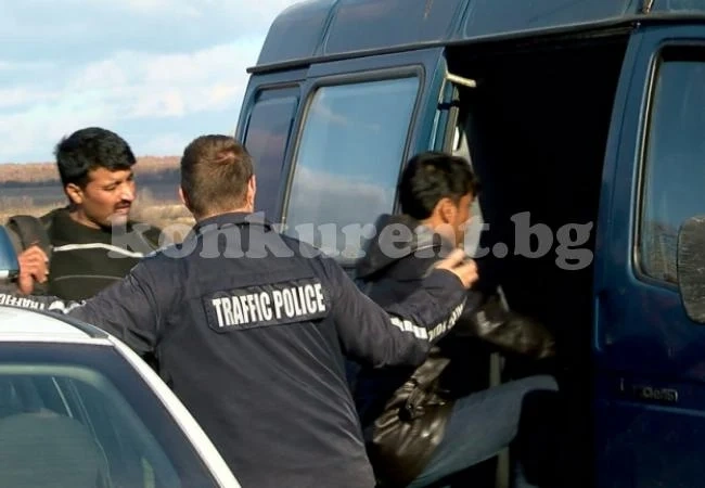 Спипаха в товарен бус нелегални мигранти