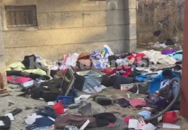Млада жена води свирепа битка с дявола и изхвърли покъщнината си през терасата