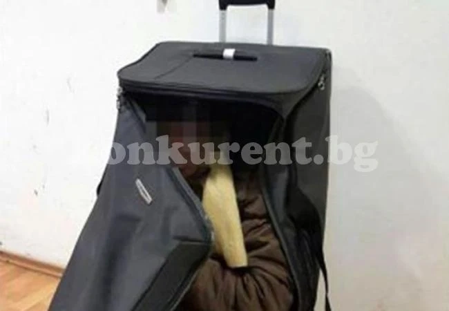 Шокирани полицаи отвориха изоставени куфари на жп гара и откриха... (СНИМКИ)