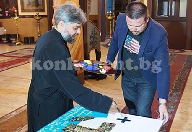 Василевса рисува заедно с новия владика Киприян  
