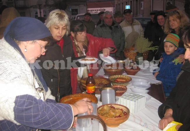 Любители-кулинари въртяха черпаци в „Бабина душица“