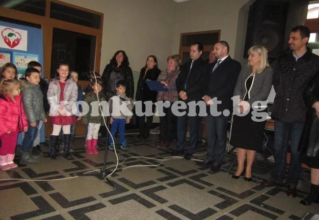 Радват 115 деца за Коледа от благотворителна кампания