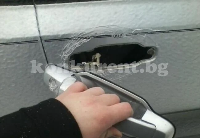 Кaк да избегнем замръзването на вратата на колата ни (ВИДЕО)
